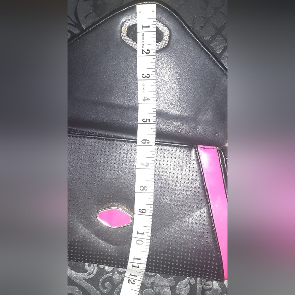 Small hot pink and black turn latch flap open clutch - Picture 3 of 8